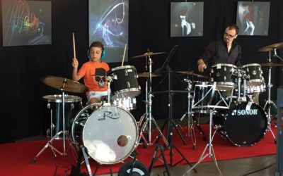 Audition des musiciens et représentation théâtrale